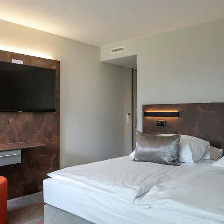 Metropole מלון 4*