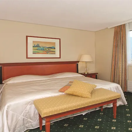 Metropole מלון 4*